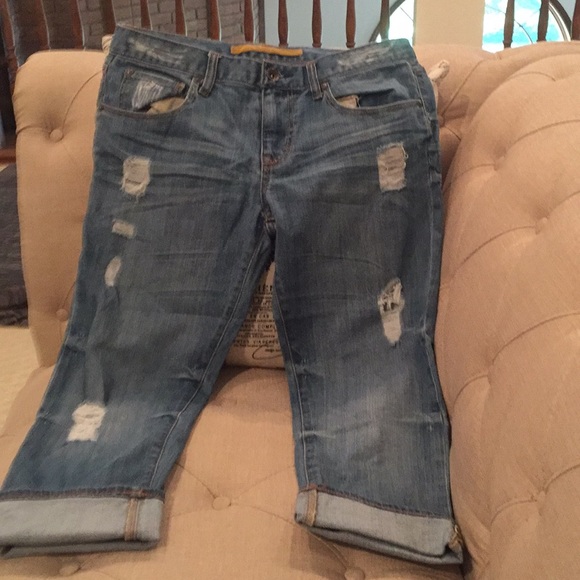 Distressed Jean Capris - Picture 1 of 8